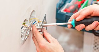 Электромонтажные работы Южно-Сахалинск цена 475 руб Электрика под ключ